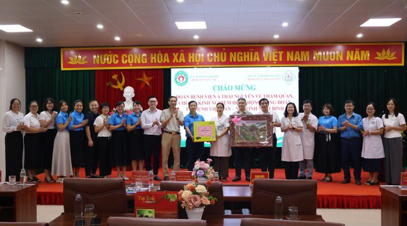 ĐOÀN BỆNH VIỆN A THÁI NGUYÊN VỀ THAM QUAN, CHIA SẺ KINH NGHIỆM TẠI BỆNH VIỆN SẢN NHI TỈNH NINH BÌNH